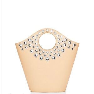 Elizabeth and James Market shopper